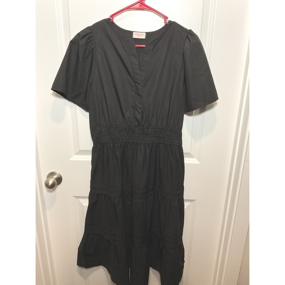 Hailey & Co Black Short Sleeve Smocked Waist Tiered Midi Dress Medium M Simple